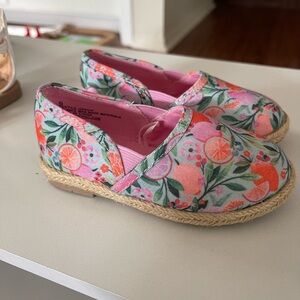 Toddler size 6 slip on espadrilles 🍊 like new!